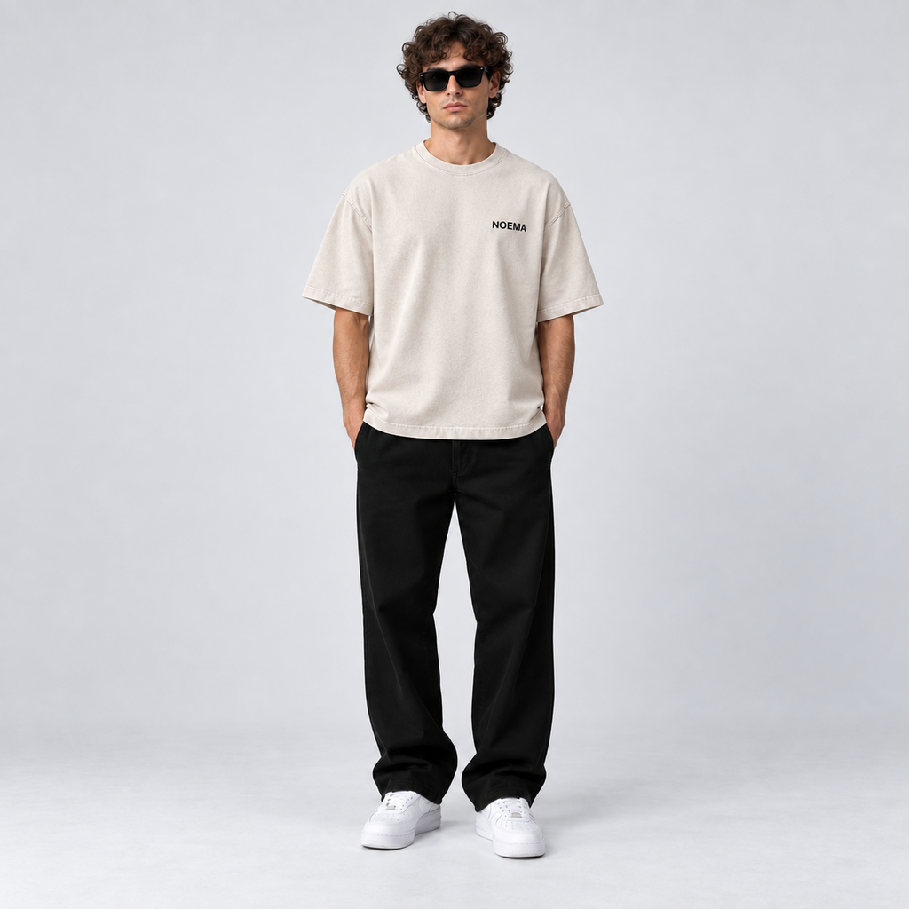 02 / NOEMA LOGO TEE – Sand / Off White – Model Vorderseite